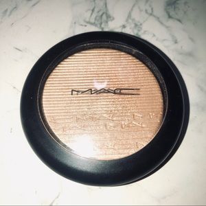 MAC Whisper of Gilt Highlighter
